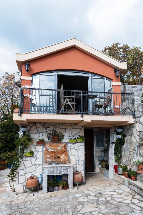 Apartmani Kamena Ruza บุดวา ภายนอก รูปภาพ