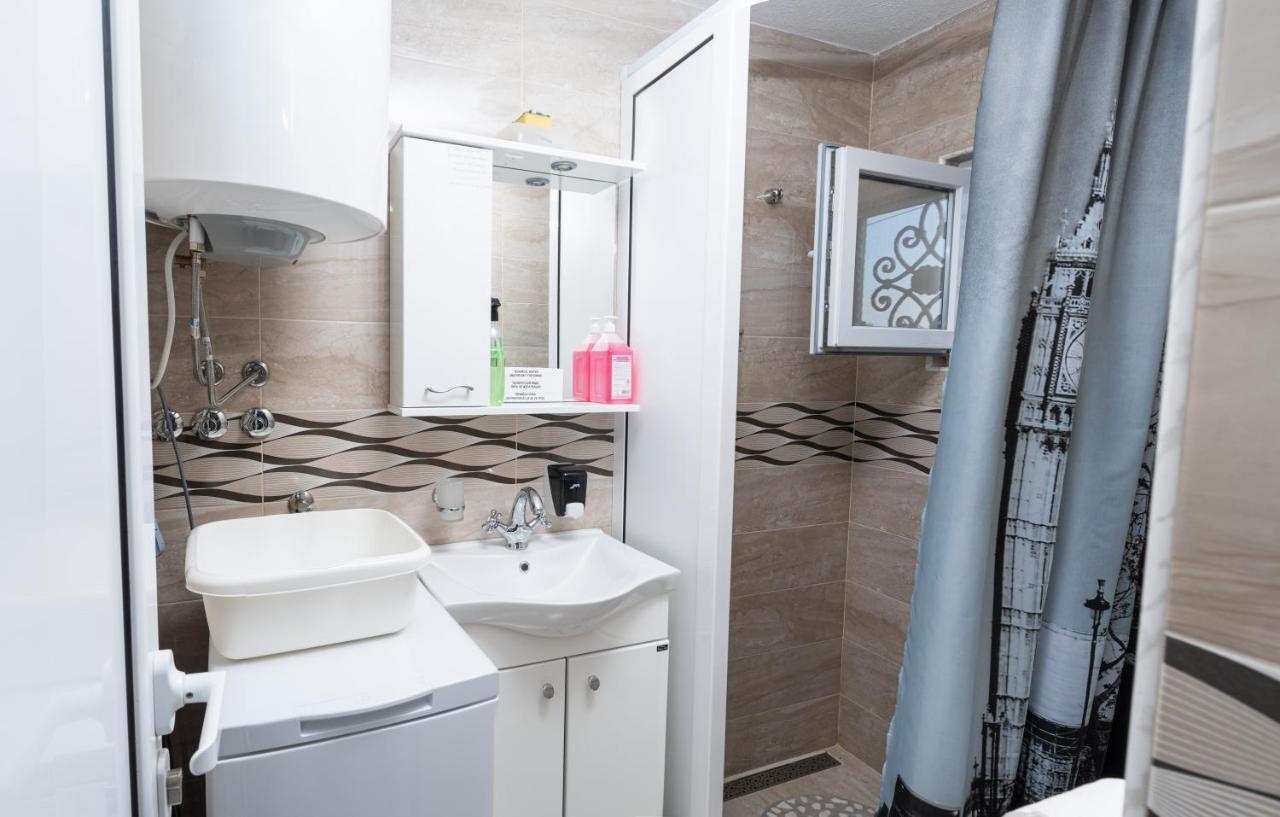 Apartmani Kamena Ruza บุดวา ภายนอก รูปภาพ