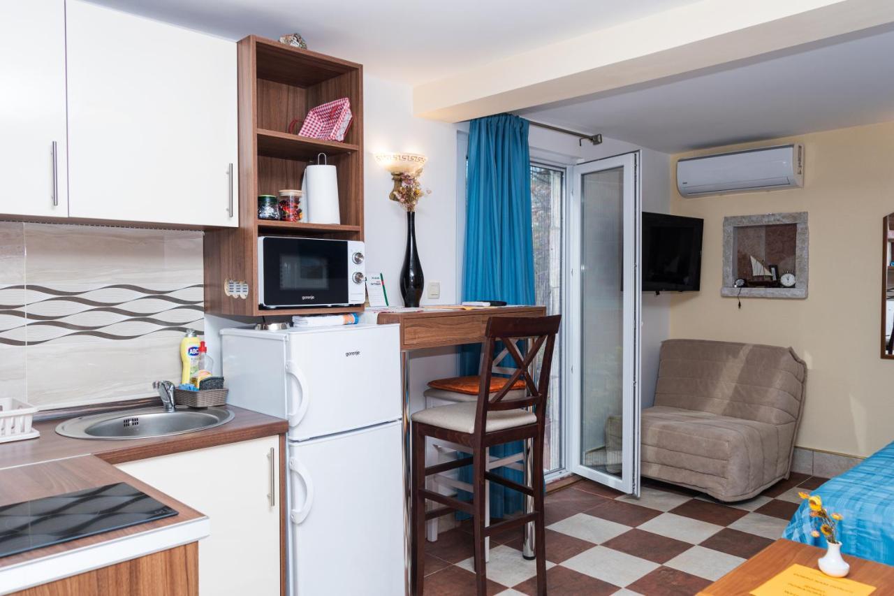 Apartmani Kamena Ruza บุดวา ภายนอก รูปภาพ