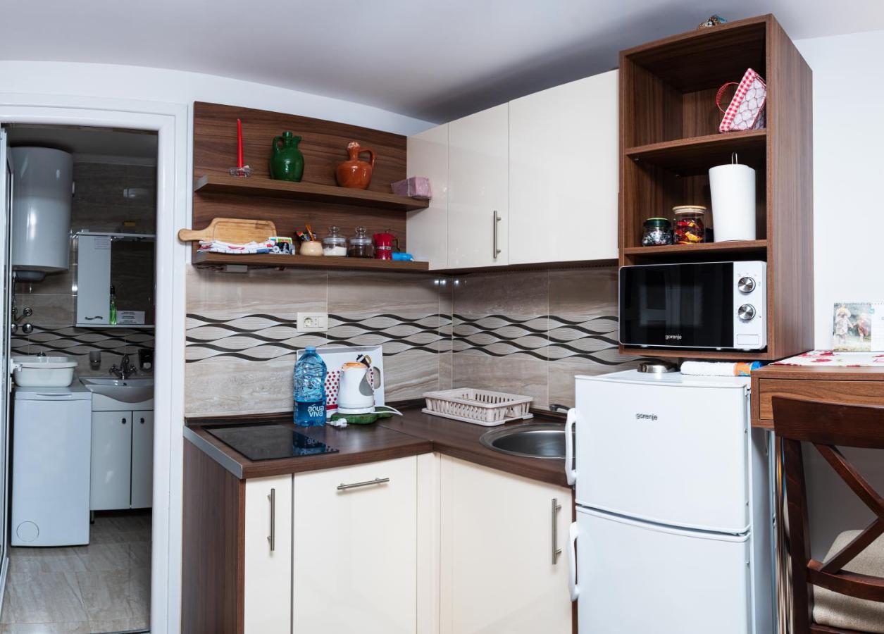 Apartmani Kamena Ruza บุดวา ภายนอก รูปภาพ