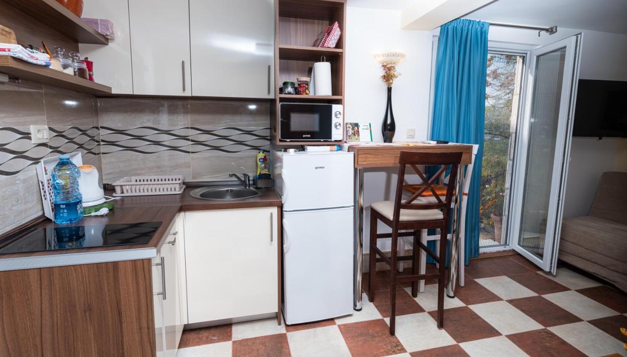 Apartmani Kamena Ruza บุดวา ภายนอก รูปภาพ